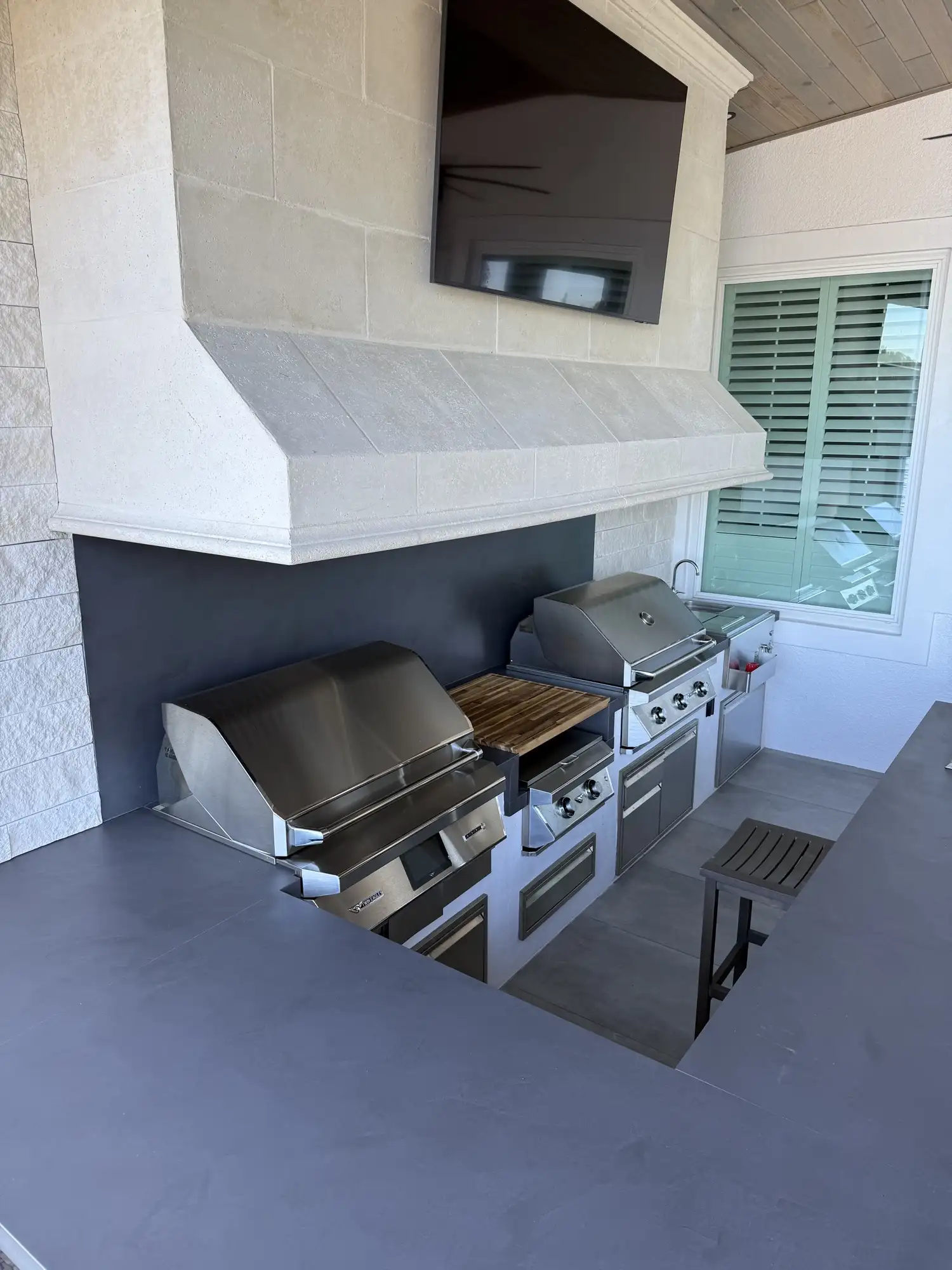 The Twin Eagles grills and stainless storage drawers during installation in Apopka, FL