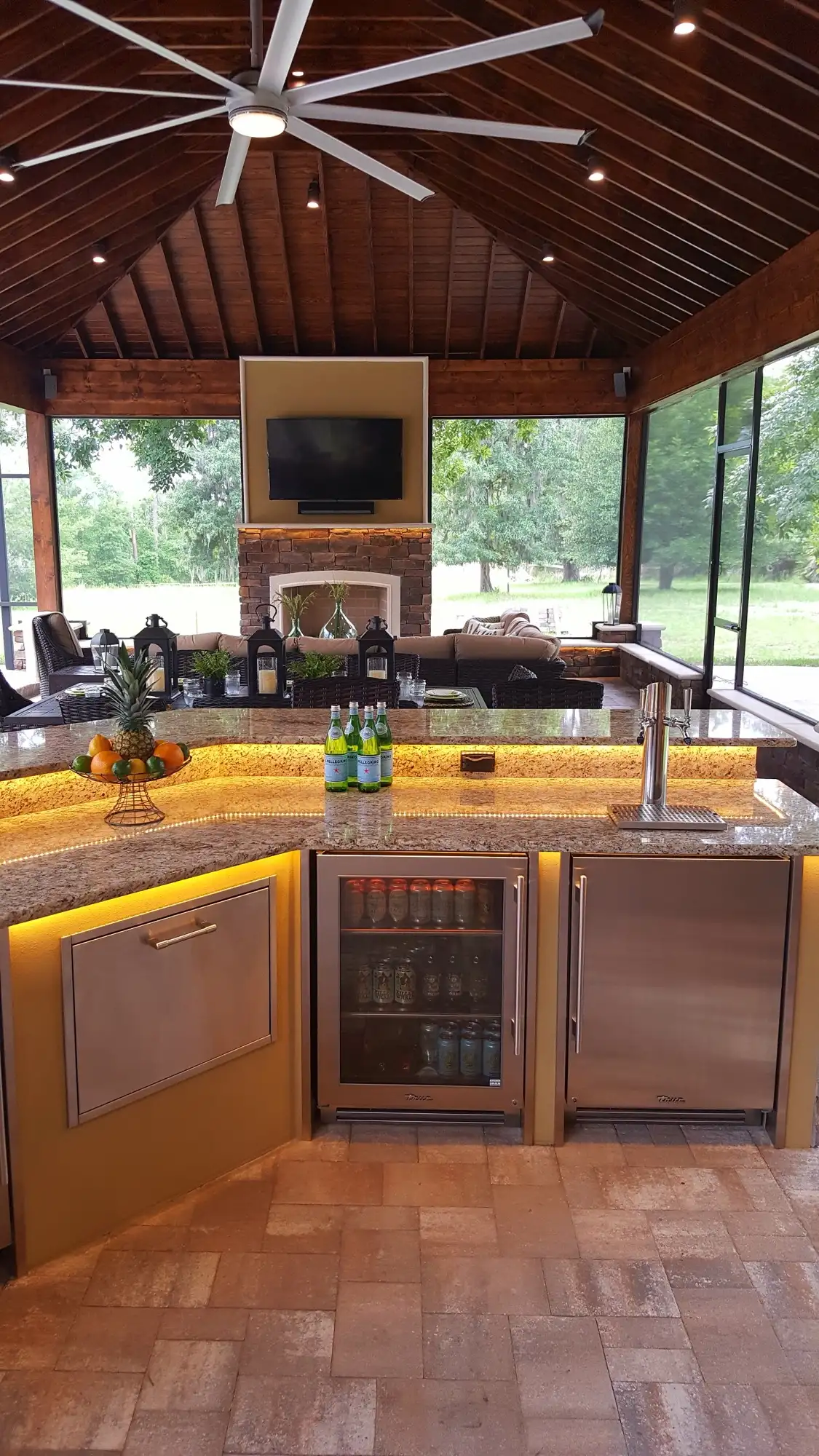 The bar island with refrigeration and storage in Geneva, FL